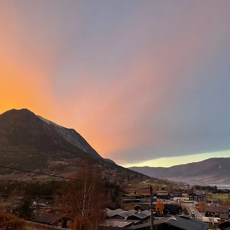 Hyggelig Og Velutstyrt I Sentrum Lom