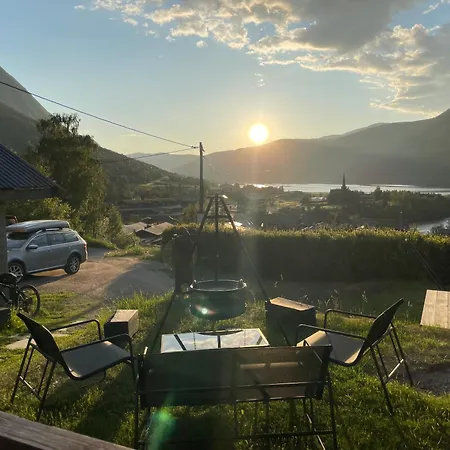 Hyggelig Og Velutstyrt I Sentrum Lom