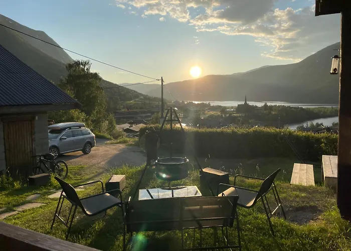 Hyggelig Og Velutstyrt I Sentrum Lom